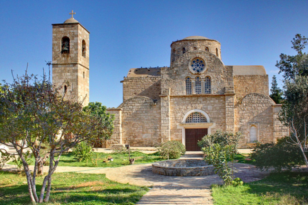 St. Barnabas Manastırı — Kıbrıs konaklama ve gezi — Kıbrıs Tüp Bebek Merkezi