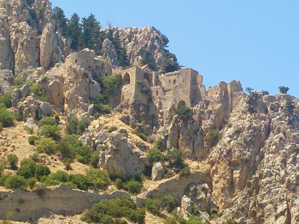 St. Hilarion Kalesi — Kıbrıs konaklama ve gezi — Kıbrıs Tüp Bebek Merkezi