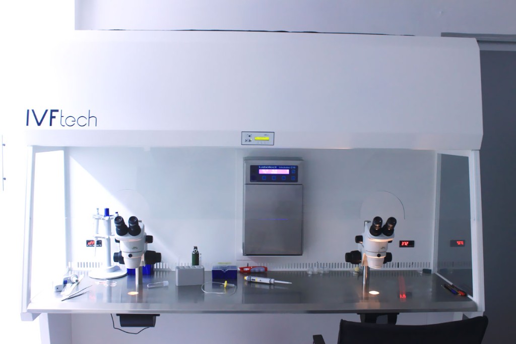 IVFtech Çift Mikroskop İstasyonu & Labotect C16 — laboratuvar görseli — Kıbrıs Tüp Bebek Merkezi